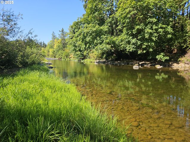 485 BROWN St, Glide, OR 97443