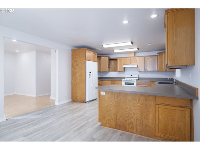 485 BROWN St, Glide, OR 97443