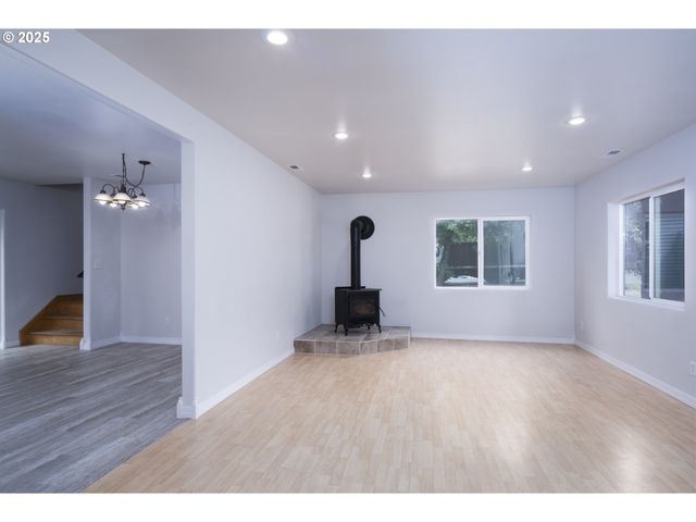 485 BROWN St, Glide, OR 97443