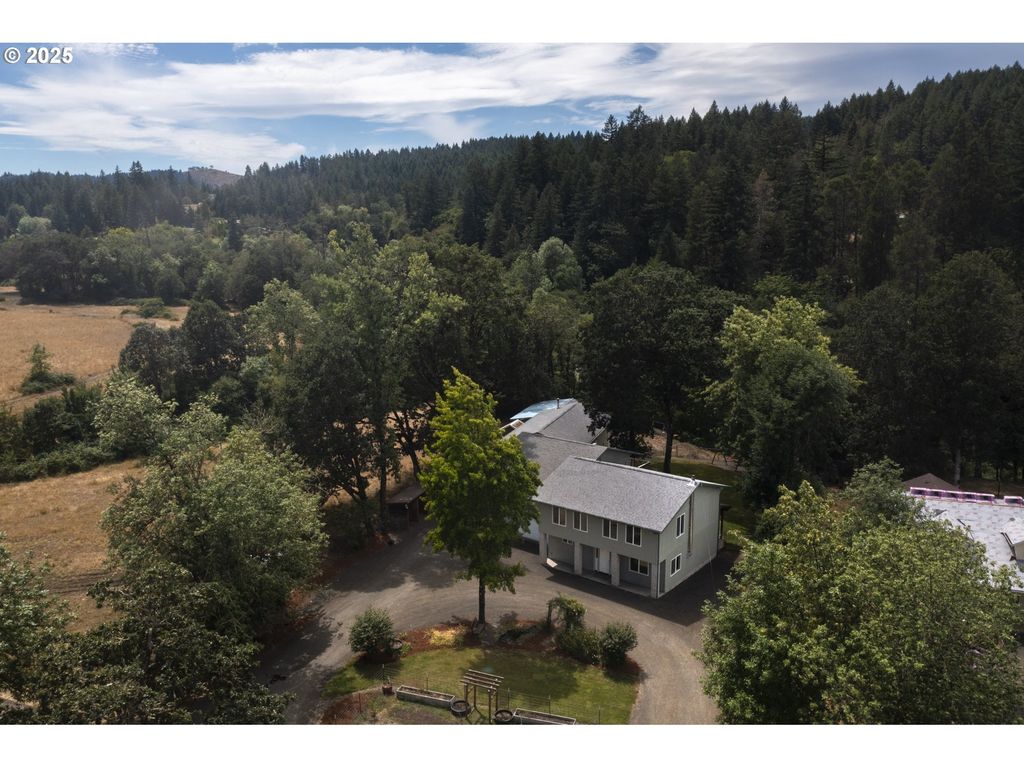 485 BROWN St, Glide, OR 97443