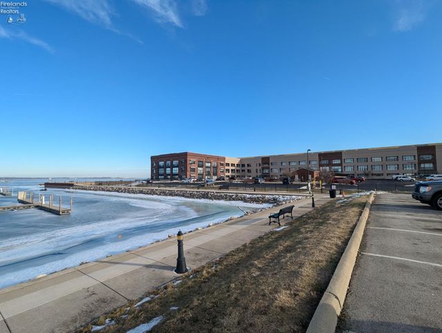 401 W Shoreline Dr Unit 338, Sandusky, OH 44870