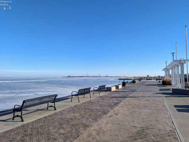 401 W Shoreline Dr Unit 338, Sandusky, OH 44870