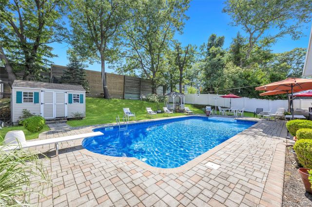 99 Schneider Lane, Hauppauge, NY 11788