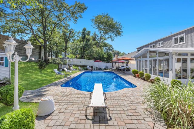 99 Schneider Lane, Hauppauge, NY 11788