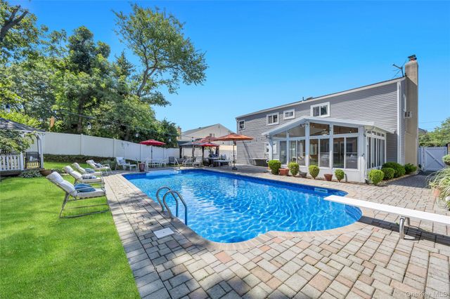 99 Schneider Lane, Hauppauge, NY 11788