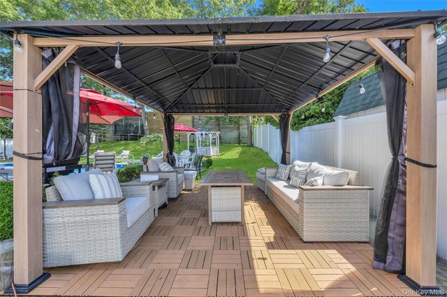 99 Schneider Lane, Hauppauge, NY 11788
