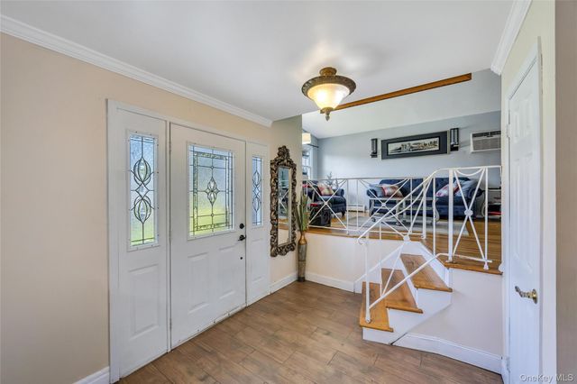 99 Schneider Lane, Hauppauge, NY 11788