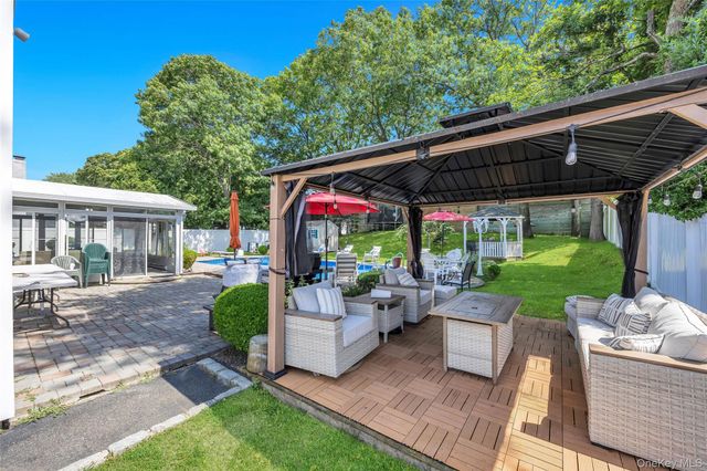 99 Schneider Lane, Hauppauge, NY 11788