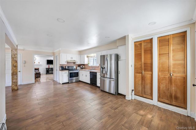 99 Schneider Lane, Hauppauge, NY 11788