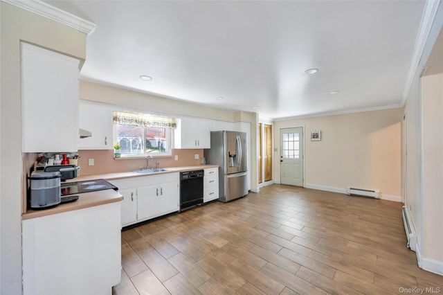99 Schneider Lane, Hauppauge, NY 11788