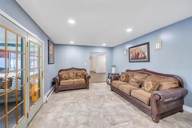 99 Schneider Lane, Hauppauge, NY 11788