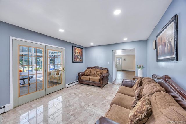 99 Schneider Lane, Hauppauge, NY 11788