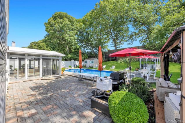 99 Schneider Lane, Hauppauge, NY 11788