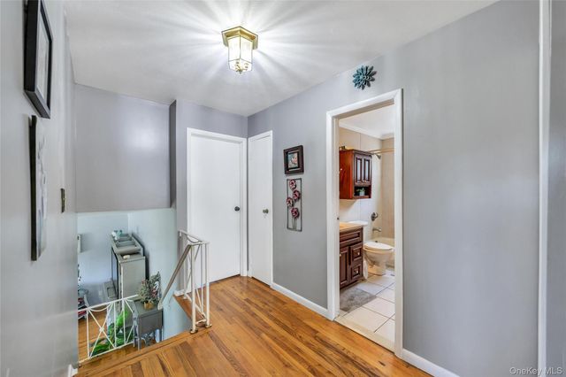 99 Schneider Lane, Hauppauge, NY 11788