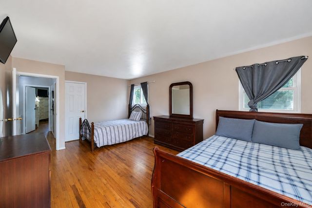 99 Schneider Lane, Hauppauge, NY 11788