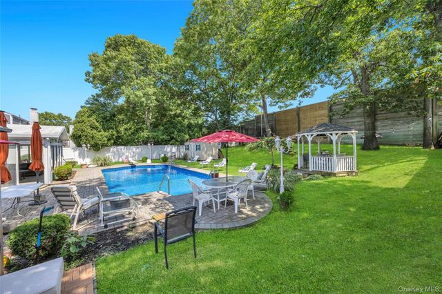 99 Schneider Lane, Hauppauge, NY 11788