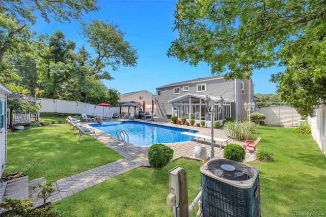 99 Schneider Lane, Hauppauge, NY 11788