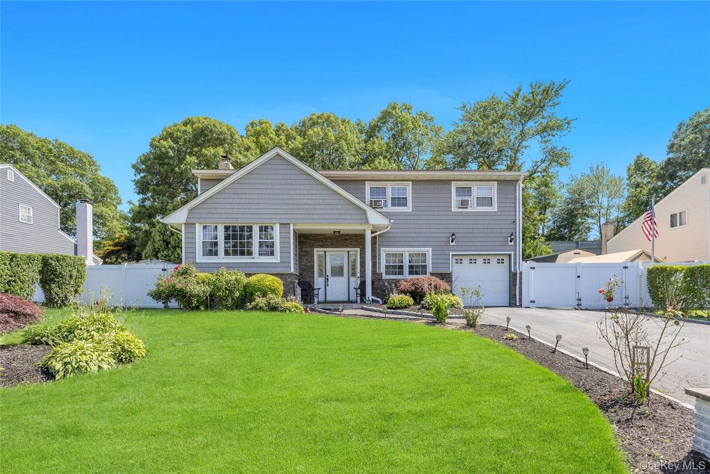 99 Schneider Lane, Hauppauge, NY 11788