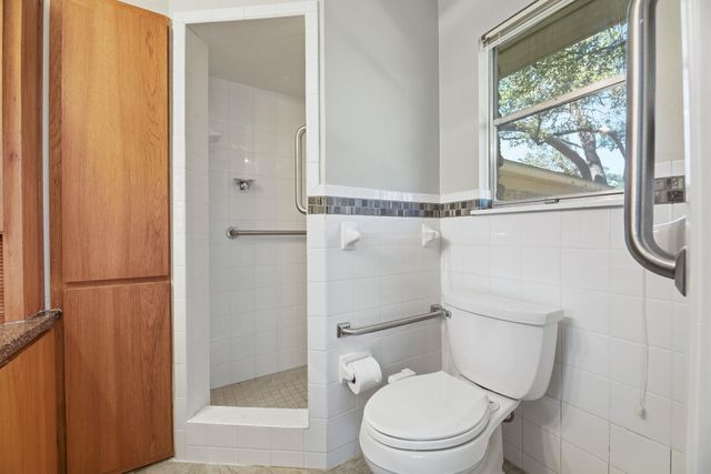 6105 Oakclaire DR, Austin, TX 78735