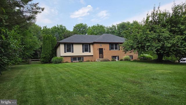3733 VIEWPOINT CT, Slatington, PA 18080