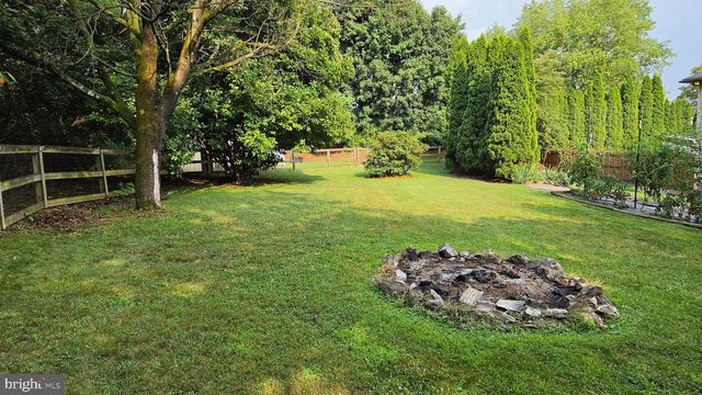 3733 VIEWPOINT CT, Slatington, PA 18080