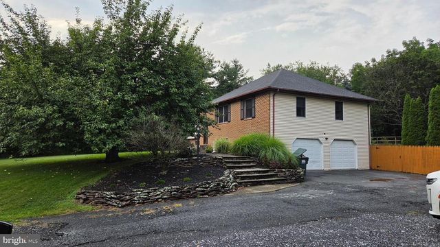 3733 VIEWPOINT CT, Slatington, PA 18080