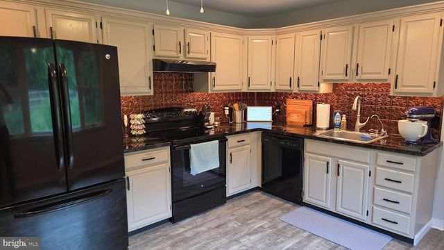 3733 VIEWPOINT CT, Slatington, PA 18080