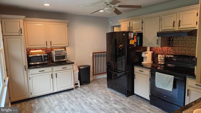 3733 VIEWPOINT CT, Slatington, PA 18080