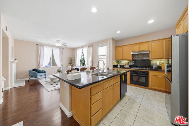 28926 Mirada Circulo, Valencia, CA 91354
