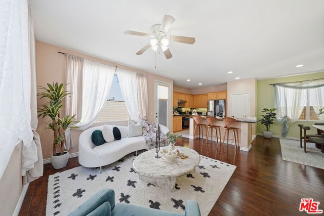 28926 Mirada Circulo, Valencia, CA 91354