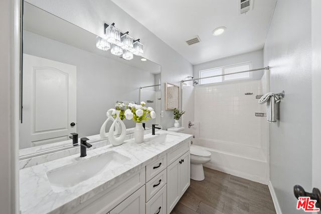 28926 Mirada Circulo, Valencia, CA 91354