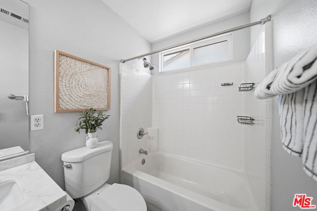 28926 Mirada Circulo, Valencia, CA 91354