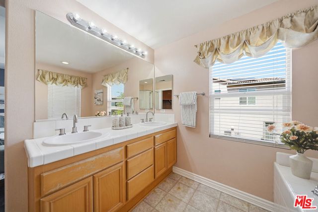 28926 Mirada Circulo, Valencia, CA 91354
