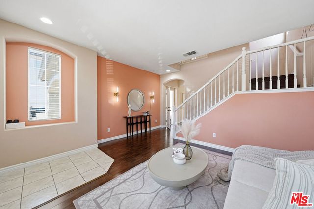 28926 Mirada Circulo, Valencia, CA 91354