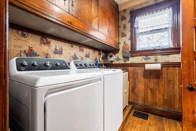 1401 Greenwood Avenue, Jackson, MI 49203