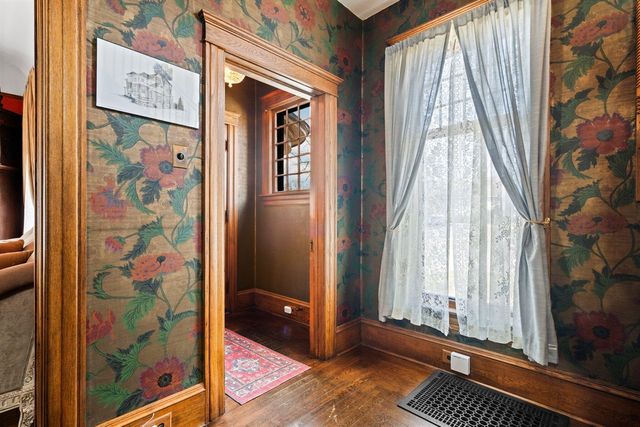 1401 Greenwood Avenue, Jackson, MI 49203