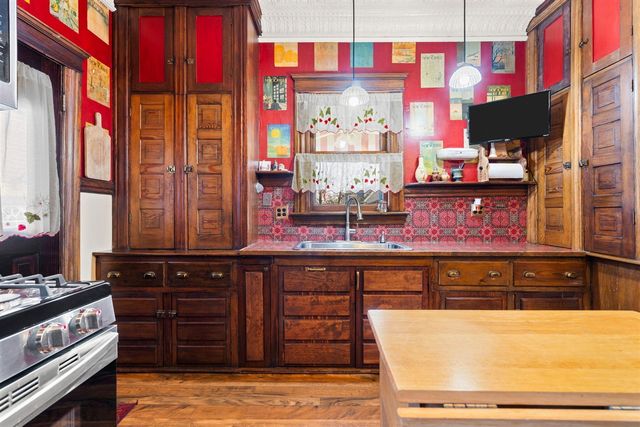 1401 Greenwood Avenue, Jackson, MI 49203