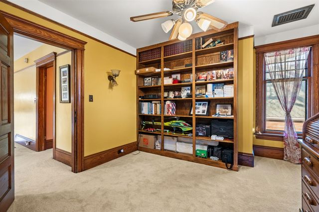 1401 Greenwood Avenue, Jackson, MI 49203