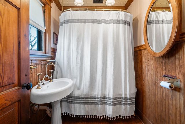 1401 Greenwood Avenue, Jackson, MI 49203