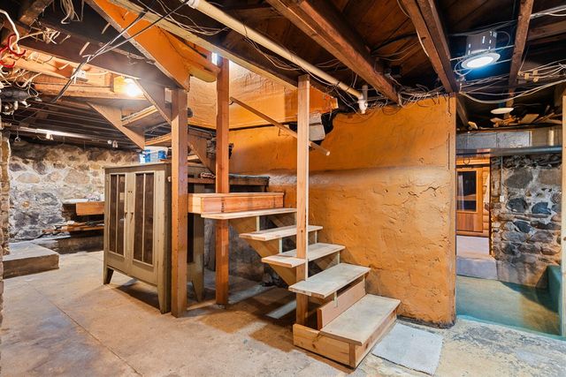 1401 Greenwood Avenue, Jackson, MI 49203