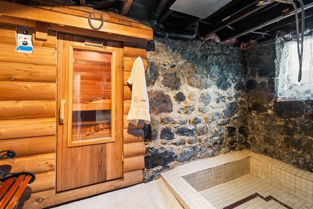 1401 Greenwood Avenue, Jackson, MI 49203