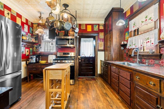 1401 Greenwood Avenue, Jackson, MI 49203