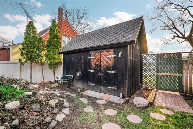 1401 Greenwood Avenue, Jackson, MI 49203