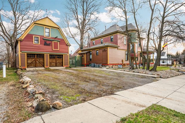 1401 Greenwood Avenue, Jackson, MI 49203