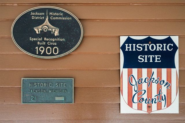 1401 Greenwood Avenue, Jackson, MI 49203