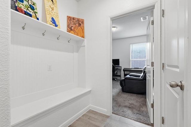 1044 Blackhorse Trail, Fort Worth, TX 76247