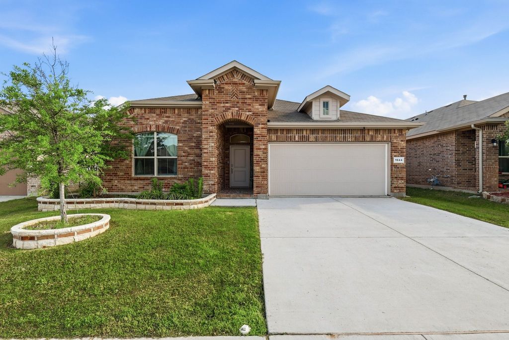 1044 Blackhorse Trail, Fort Worth, TX 76247