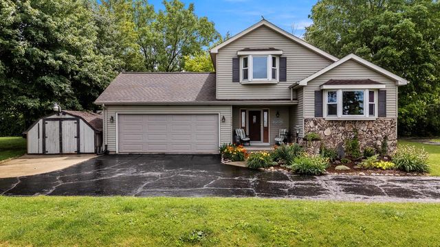 N5506 County Road E, Iron Ridge, WI 53035