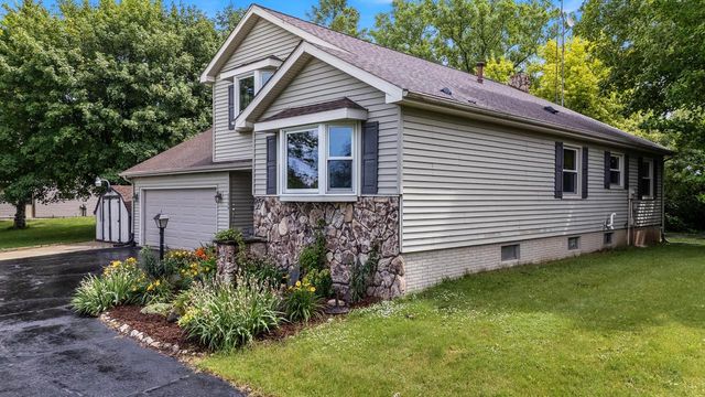 N5506 County Road E, Iron Ridge, WI 53035