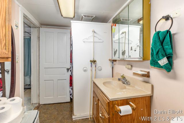 925 E Isham Street, Lyons, MI 48851